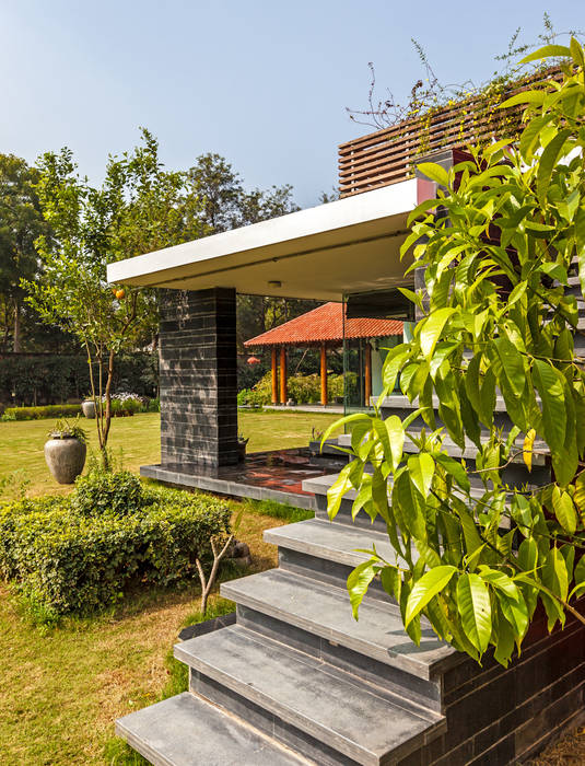 G Farm House, Kumar Moorthy & Associates Kumar Moorthy & Associates Eclectic style garden