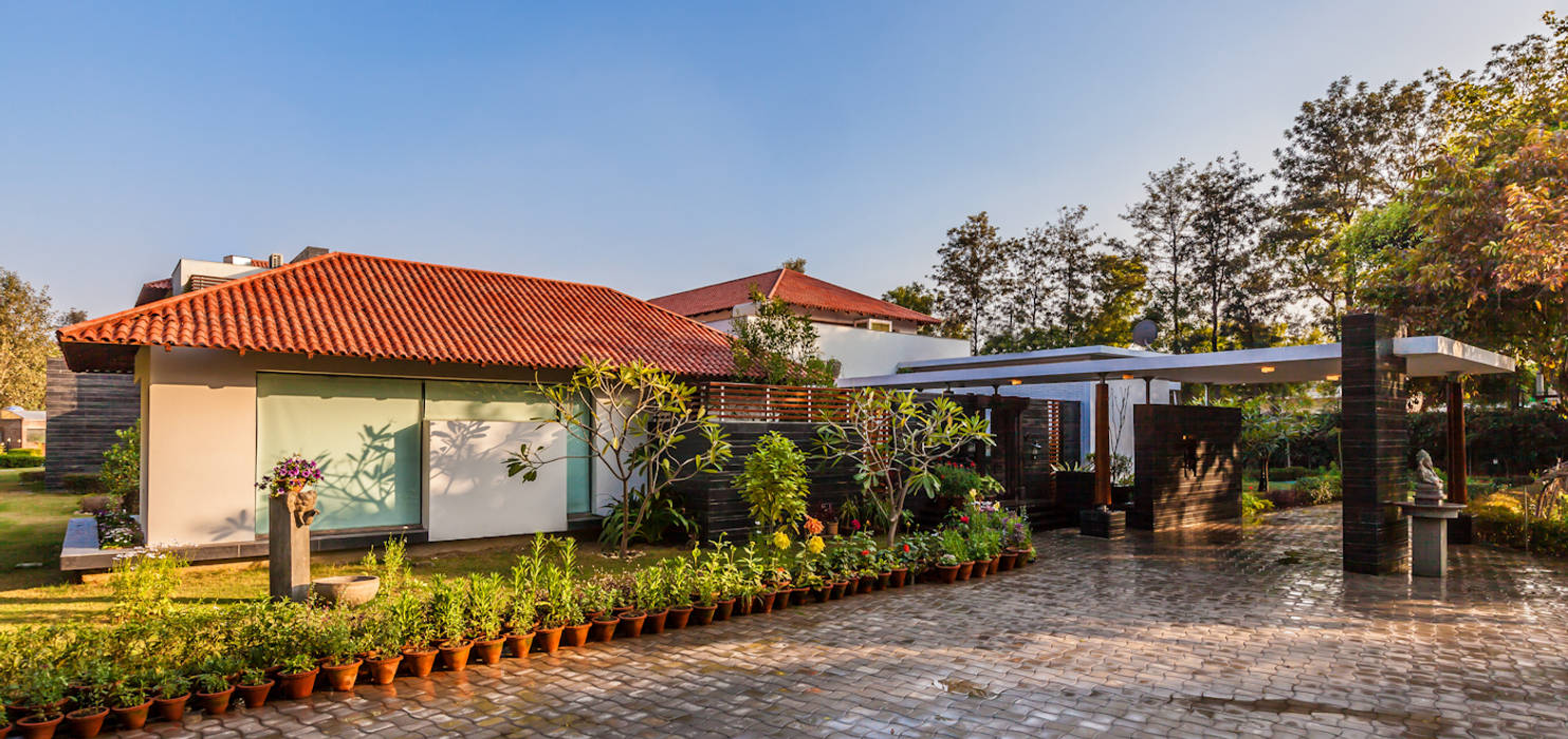 G Farm House, Kumar Moorthy & Associates Kumar Moorthy & Associates Eclectic style houses