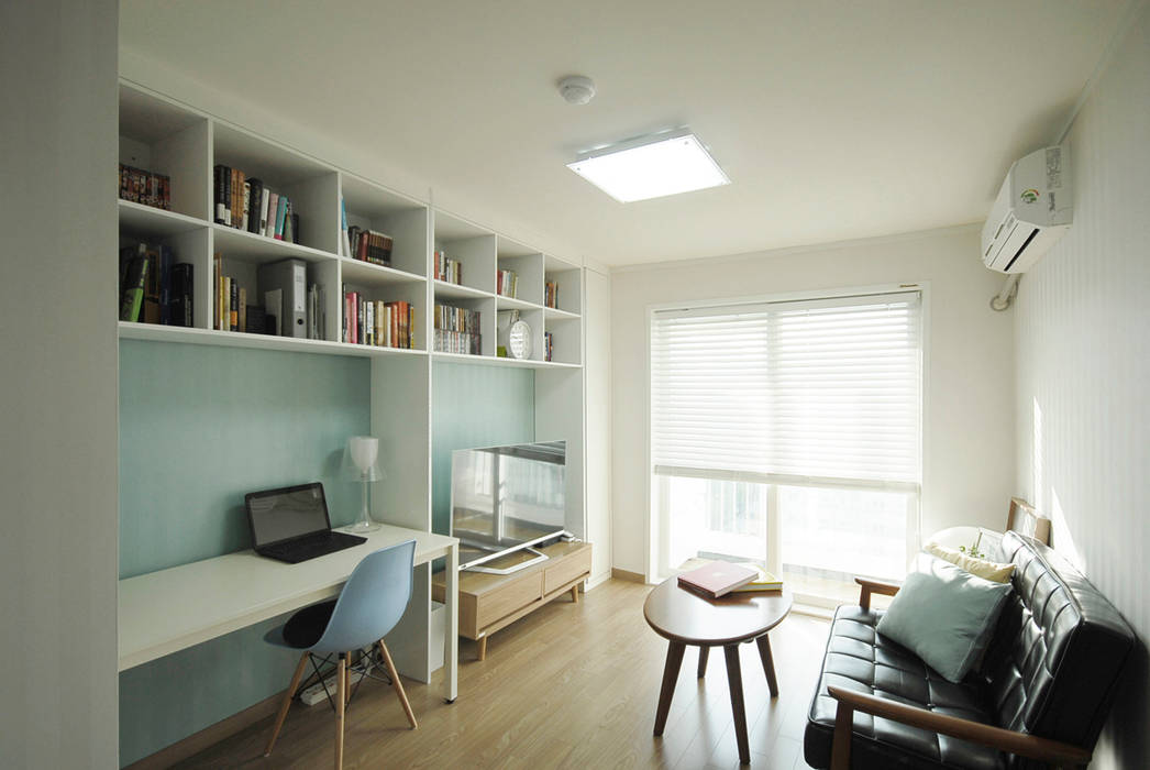 C Apartment (63sqm.) homify 모던스타일 거실