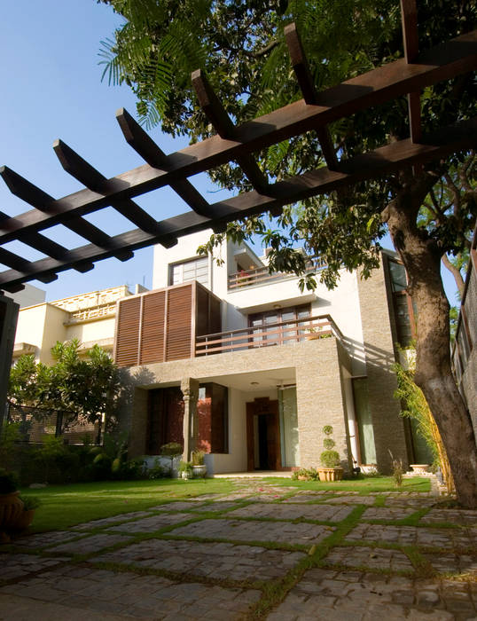 B House, Kumar Moorthy & Associates Kumar Moorthy & Associates Casas modernas