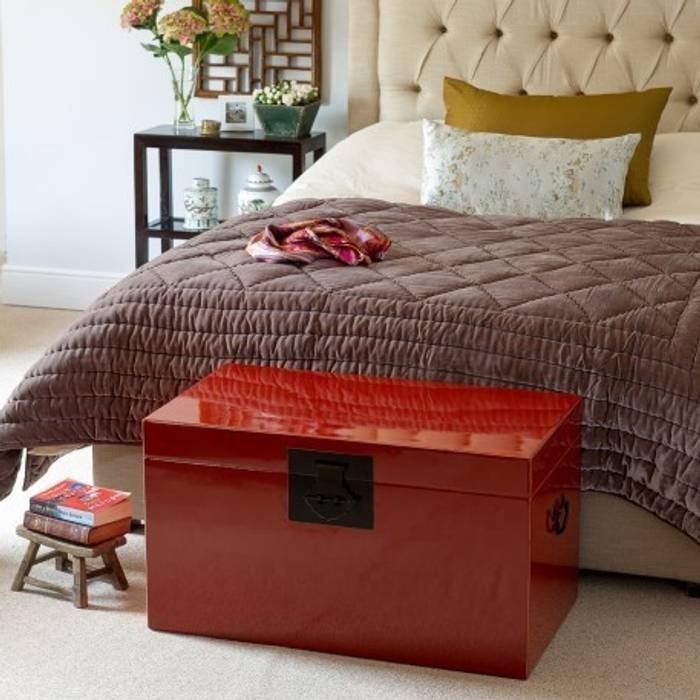 Deep Red Lacquer Storage Trunk Orchid Dormitorios asiáticos Placares y cómodas