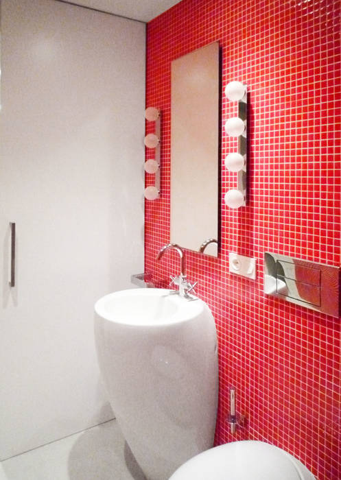 Red Bathroom - Loft Barcelona | 08023 Arquitectos homify Baños minimalistas