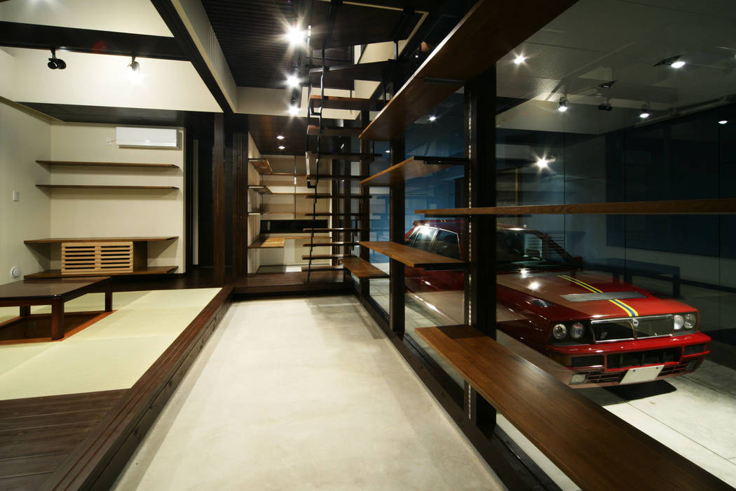 生駒のgarage house, 田中一郎建築事務所 田中一郎建築事務所 Garajes de estilo ecléctico