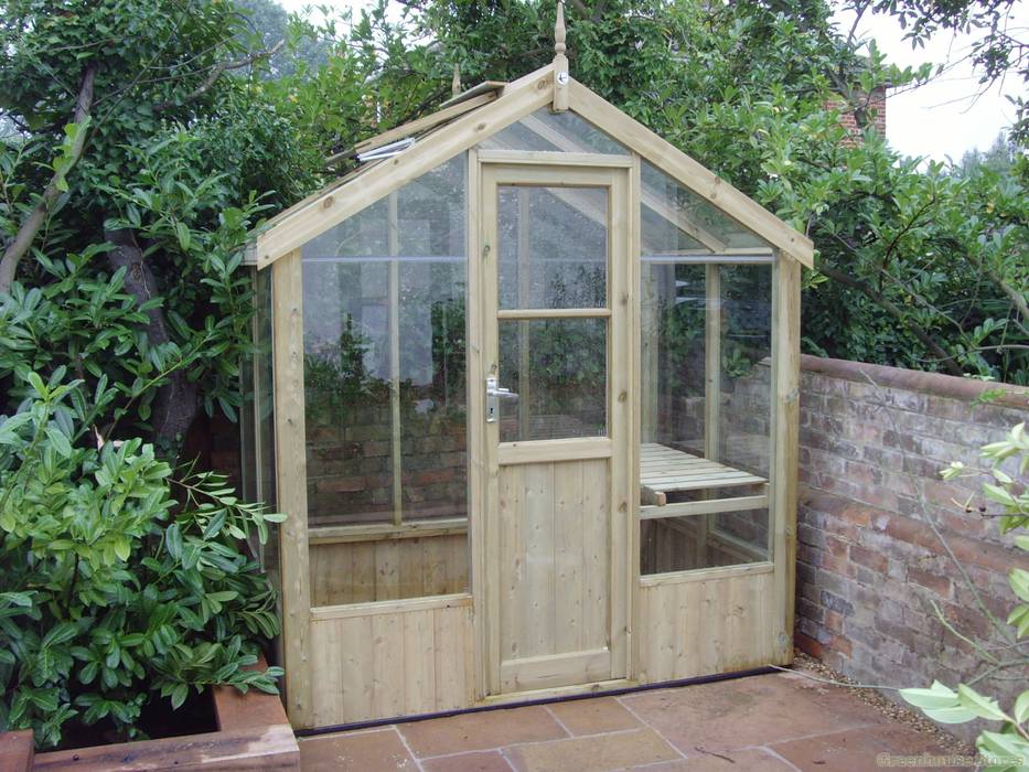 Swallow Kingfisher 6x4 Wooden Greenhouse homify Classic style garden Greenhouses & pavilions