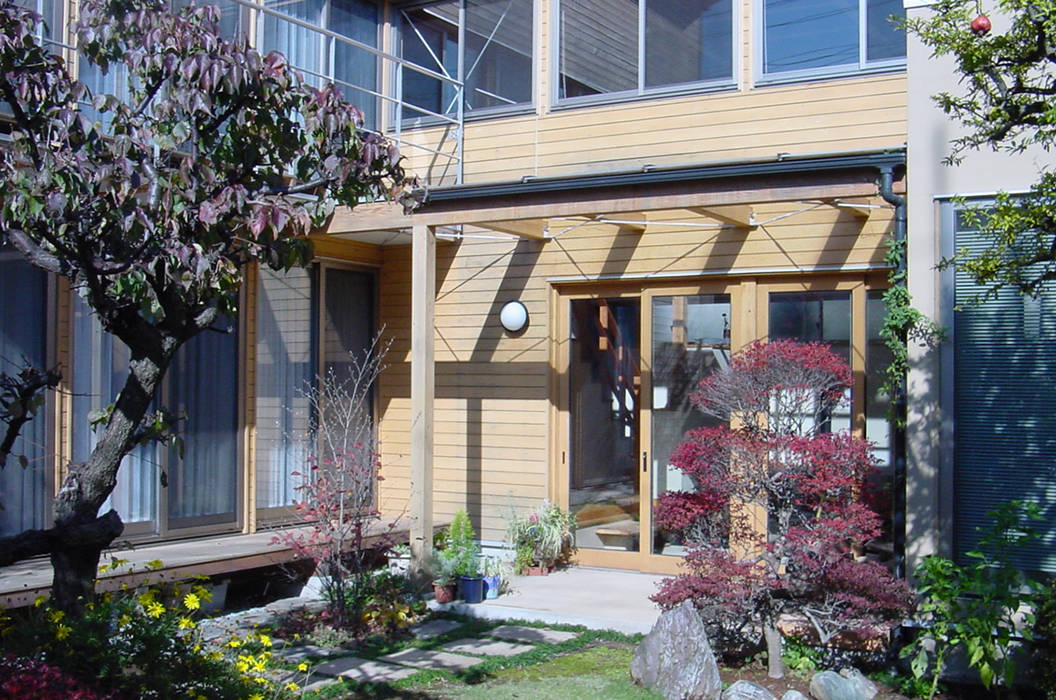 外観（秋） 八島建築設計室 オリジナルな 庭