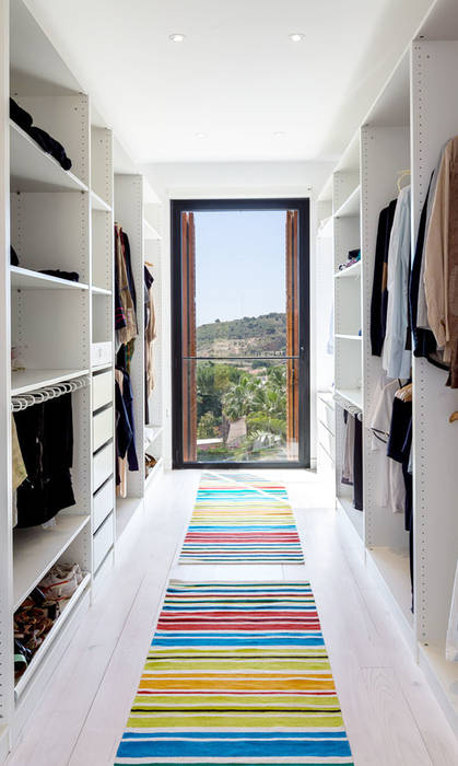 Vestidor | Casa A 08023 Architects Vestidores de estilo mediterráneo