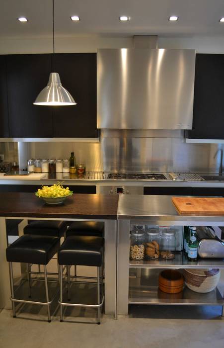 un'abitazione rigorosa, archbcstudio archbcstudio Kitchen Bench tops