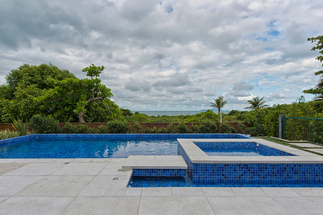 Casa em Jurerê Internacional - SC - Brasil, Samara Barbosa Arquitetura Samara Barbosa Arquitetura Classic style pool