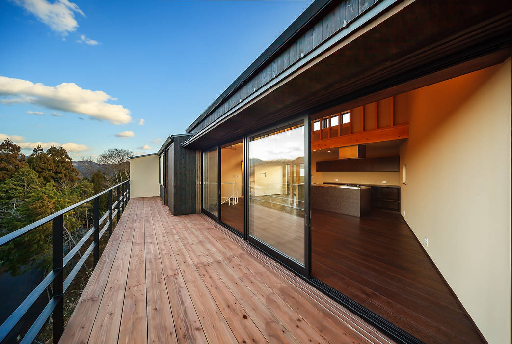 玄燈舎, 傳寶慶子建築研究所 傳寶慶子建築研究所 Moderner Balkon, Veranda & Terrasse