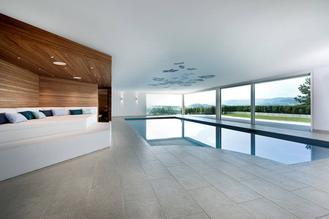 Villa T, DITTEL ARCHITEKTEN GMBH DITTEL ARCHITEKTEN GMBH Moderne Pools Gebäude,Beleuchtung,Pflanze,Innenarchitektur,Schatten,Holz,Bodenbelag,Umhauen,Mauer,Halle