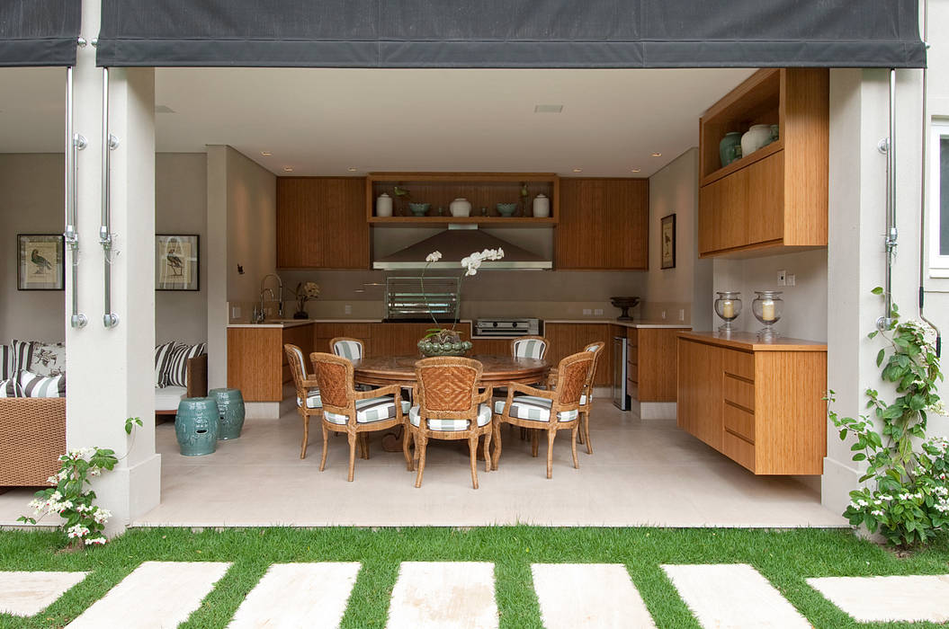 Prado Zogbi Tobar クラシックデザインの キッチン