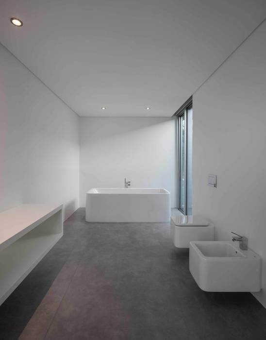 BE House, spaceworkers® spaceworkers® Modern bathroom