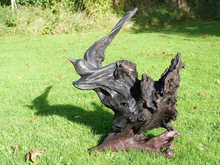 Flight Irish Bog Wood Sculpture Otros espacios Esculturas