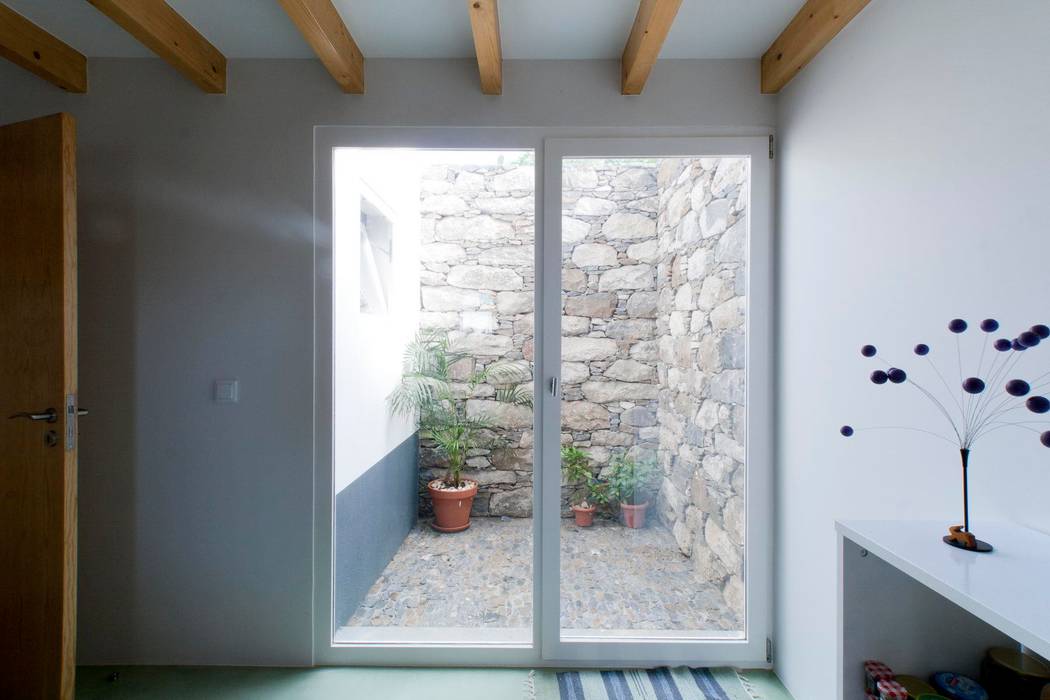Quinta H | eco-remodelação| Madeira, Mayer & Selders Arquitectura Mayer & Selders Arquitectura Janelas e portas rústicas