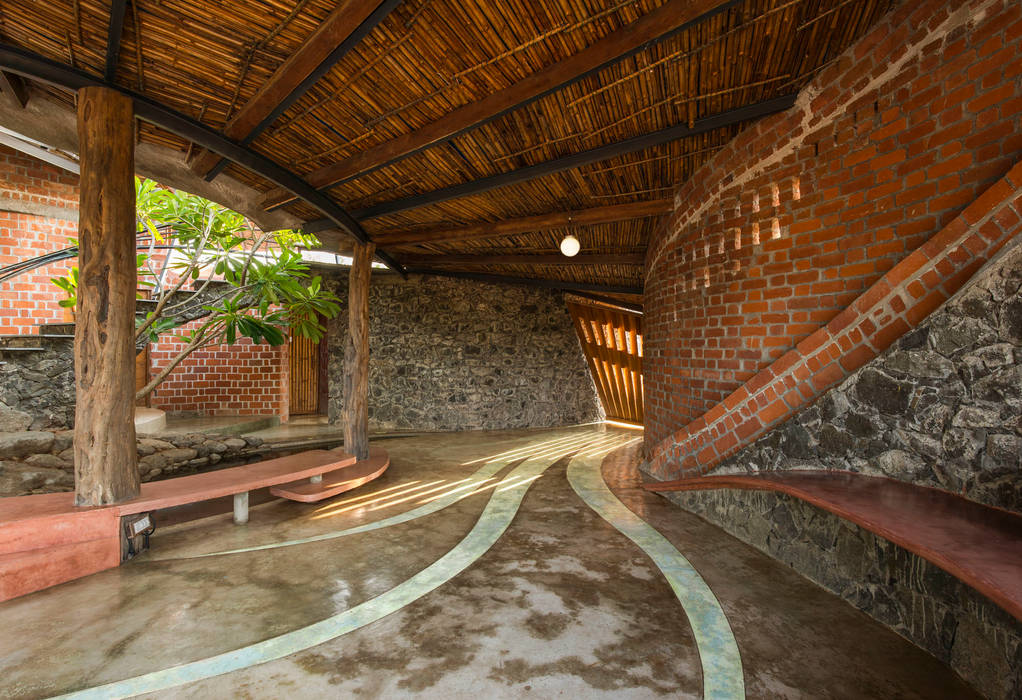 Brick House, Wada, iSTUDIO Architecture iSTUDIO Architecture Rumah Tropis