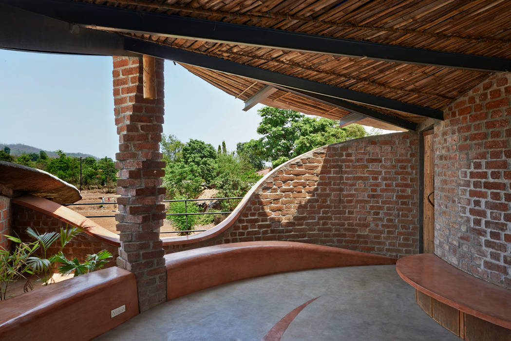 Brick House, Wada, iSTUDIO Architecture iSTUDIO Architecture Casas de estilo tropical