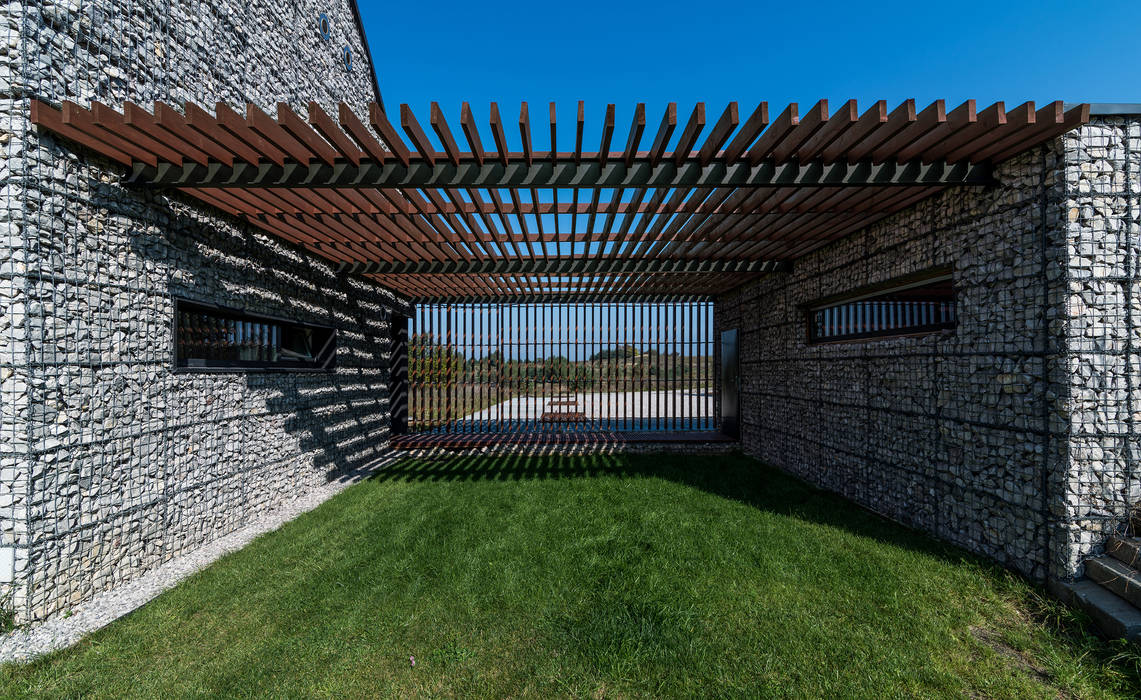 KROPKA STUDIO'S PROJECT, Kropka Studio Kropka Studio Garage/Rimessa in stile moderno