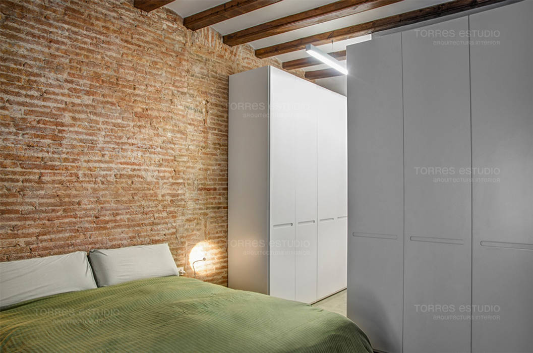 Remodeling works in a gothic quarter apartment, Torres Estudio Arquitectura Interior Torres Estudio Arquitectura Interior Chambre rurale