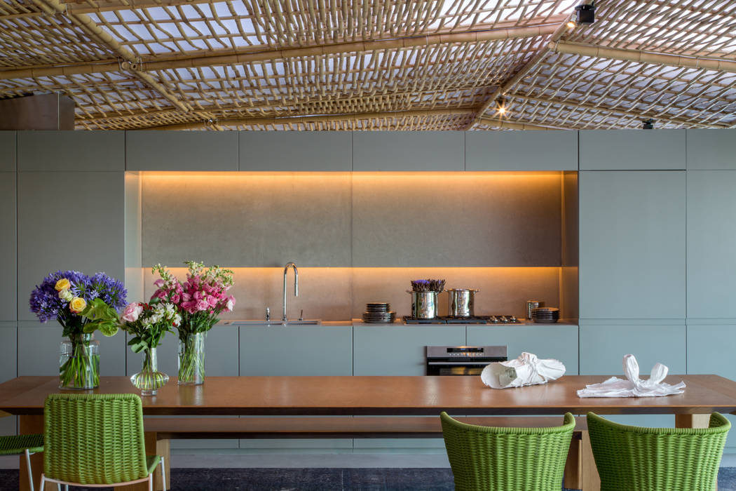 Loft Tropical - Casa Cor 2014, Gisele Taranto Arquitetura Gisele Taranto Arquitetura Modern kitchen