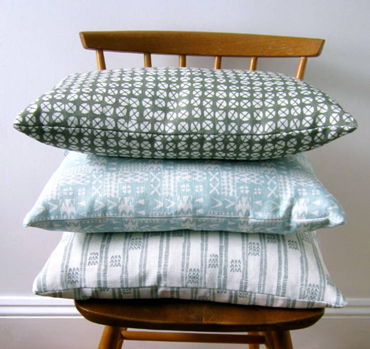 Plot to Plate printed cushion collection by Kate Farley Kate Farley 现代客厅設計點子、靈感 & 圖片 配件與裝飾品