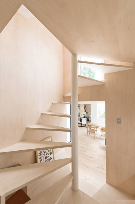 KUMAGAI HOUSE, hiroshi kuno + associates hiroshi kuno + associates Minimalist corridor, hallway & stairs