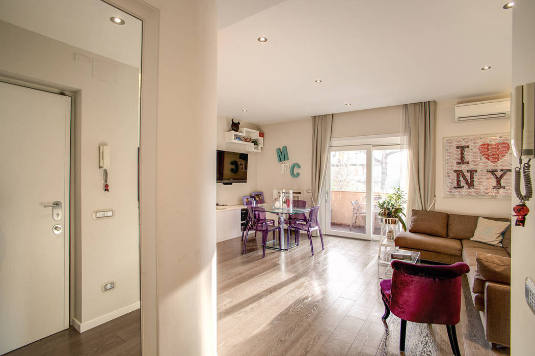 Pasillos, vestíbulos y escaleras modernos de MOB ARCHITECTS Moderno