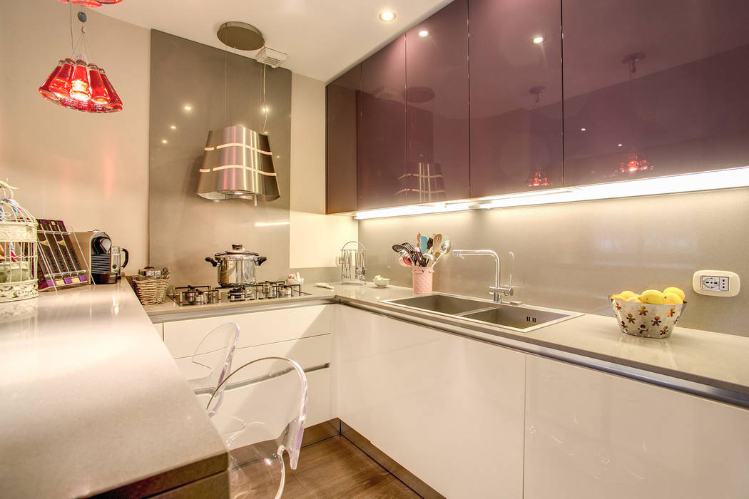 COVIELLO: I dettagli di design arricchiscono lo spazio del soggiorno, MOB ARCHITECTS MOB ARCHITECTS Modern kitchen