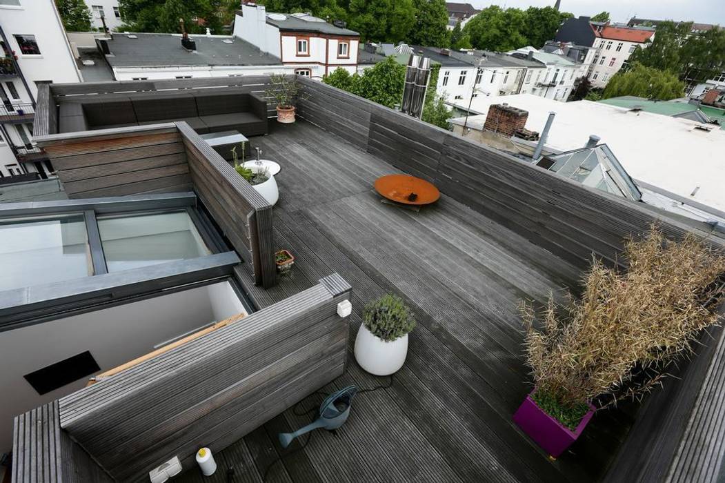 Dachterrasse vor dem Styling: modern von DIE BALKONGESTALTER,Modern