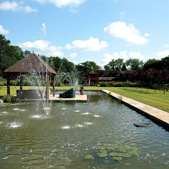 A large formal garden near Henley on Thames, Joanne Alderson Design: classic by Joanne Alderson Design, Classic