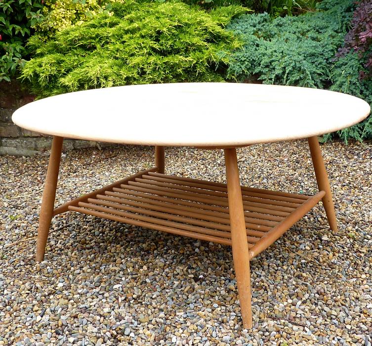 Ercol Coffee Table, Linney Hughes Linney Hughes Modern living room Side tables & trays