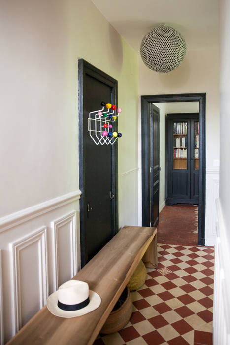 Le contemporain épouse l’ancien, mllm mllm Eclectic style corridor, hallway & stairs