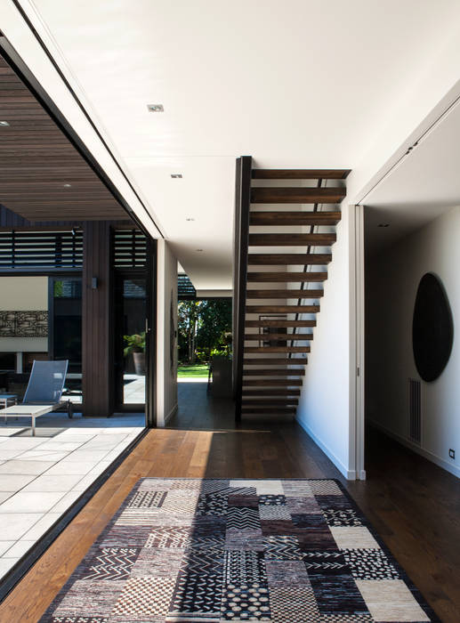 Godden Cres, Dorrington Atcheson Architects Dorrington Atcheson Architects Modern Corridor, Hallway and Staircase