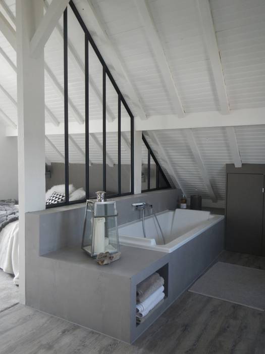 Villa Clamart, Mesdemoiselles Design Mesdemoiselles Design Industrial style bedroom