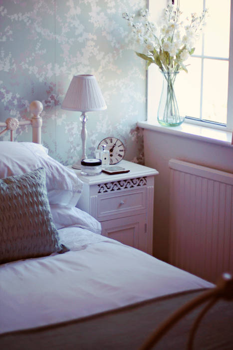 A Country Cottage, My Bespoke Room Ltd My Bespoke Room Ltd Wiejska sypialnia