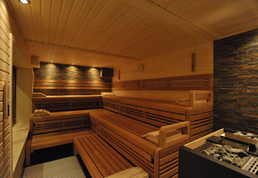 Professionelle Design-Sauna mit beleuchteter Natursteinwand. corso sauna manufaktur gmbh Sauna Wood Wood effect