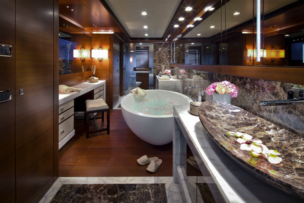 J'Ade, CRN SPA - YACHT YOUR WAY- CRN SPA - YACHT YOUR WAY- Du thuyền & phi cơ phong cách Địa Trung Hải