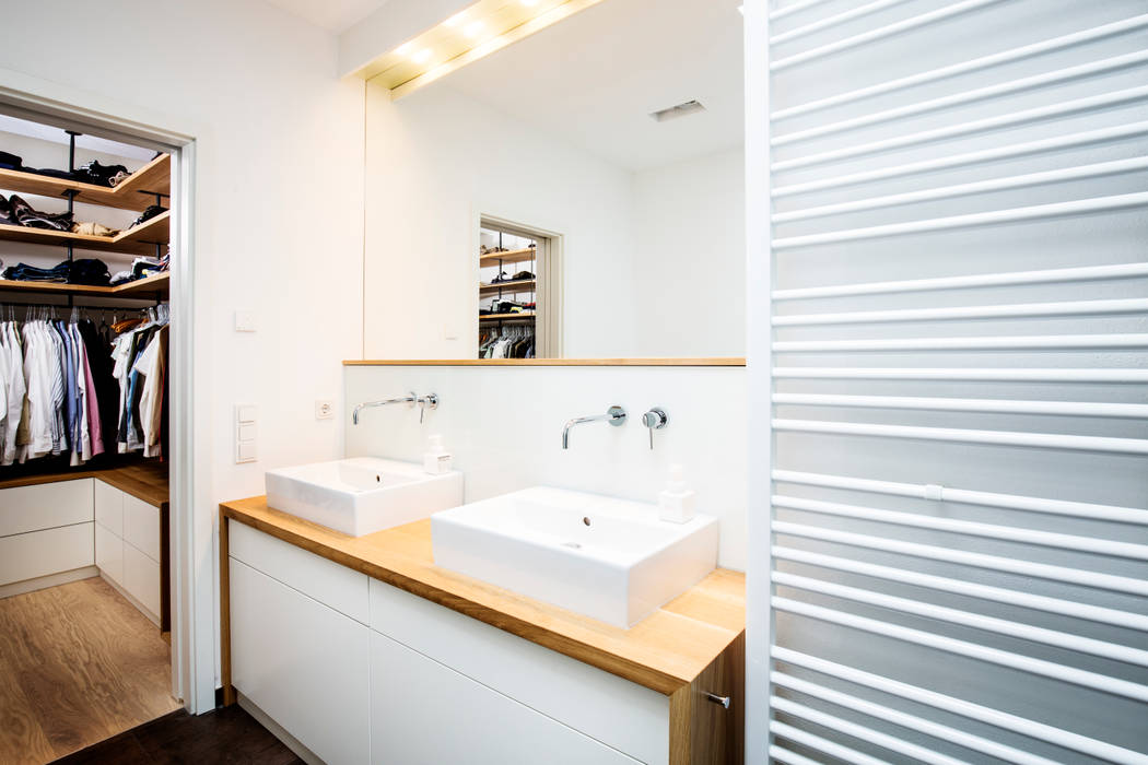 Möbel l moderne badezimmer von bespoke gmbh // interior design