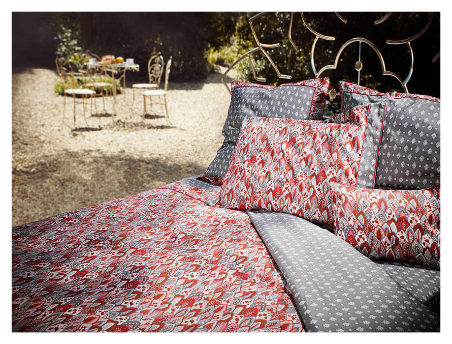 SOULEIADO, Linge de lit, audrey.callegher audrey.callegher Mediterranean style bedroom Textiles