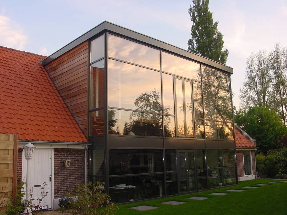 verbouw en uitbreiding koeienschuur tot villa, Friso ten Holt architect Msc lid BNA - Studio Abbestede Friso ten Holt architect Msc lid BNA - Studio Abbestede Moderne huizen