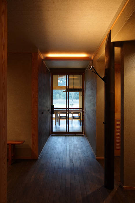 月見草の家, Schri Kakinuma Schri Kakinuma Eclectic style corridor, hallway & stairs