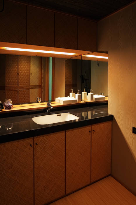 月見草の家, Schri Kakinuma Schri Kakinuma Eclectic style bathroom