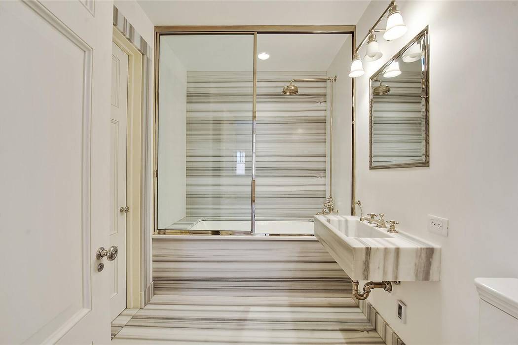 wnętrze łazienki, Marmi di Carrara Marmi di Carrara Łazienka Umywalki
