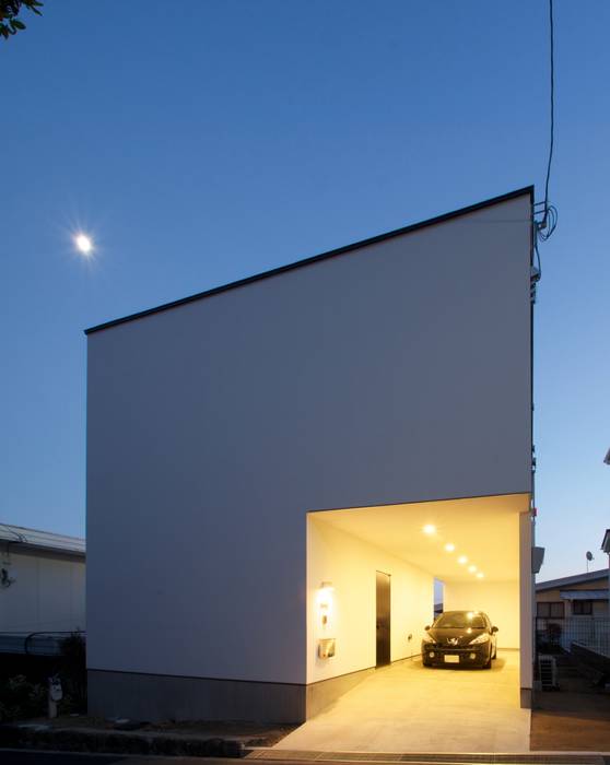 ファサード SeijiIwamaArchitects モダンな 家 空,建物,光,シェード,家,窓,壁,矩形,材料特性,不動産