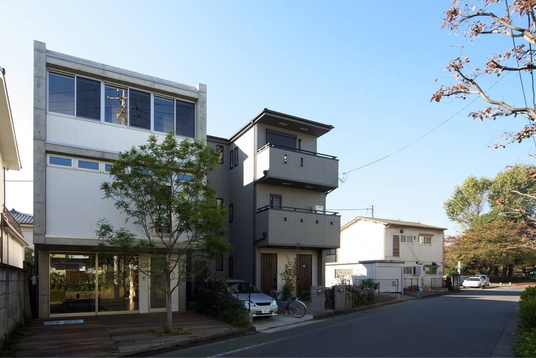 House in Fuchu, 佐藤重徳建築設計事務所 佐藤重徳建築設計事務所 Casas eclécticas