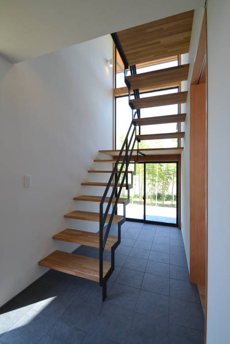 階段ホール TEKTON | テクトン建築設計事務所 モダンスタイルの 玄関&廊下&階段