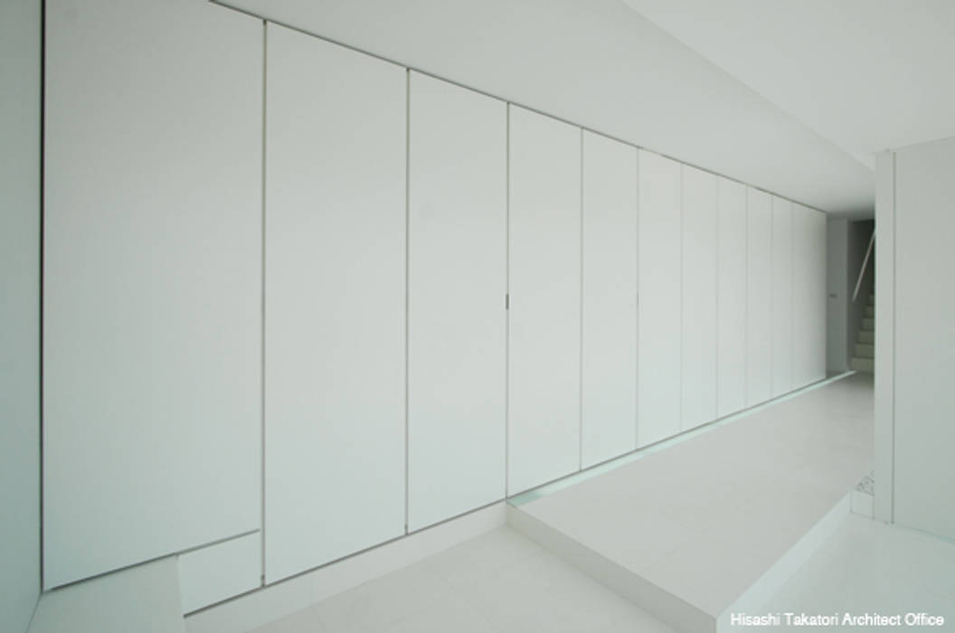 Sea Side House, 鷹取久アーキテクトオフィス 鷹取久アーキテクトオフィス Minimalist corridor, hallway & stairs