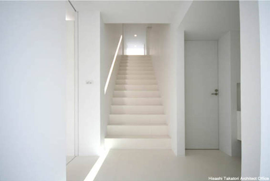 Sea Side House, 鷹取久アーキテクトオフィス 鷹取久アーキテクトオフィス Pasillos, halls y escaleras minimalistas