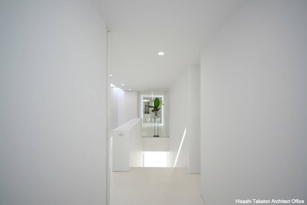 Sea Side House, 鷹取久アーキテクトオフィス 鷹取久アーキテクトオフィス Couloir, entrée, escaliers minimalistes