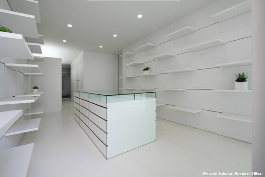 Sea Side House, 鷹取久アーキテクトオフィス 鷹取久アーキテクトオフィス Closets de estilo minimalista