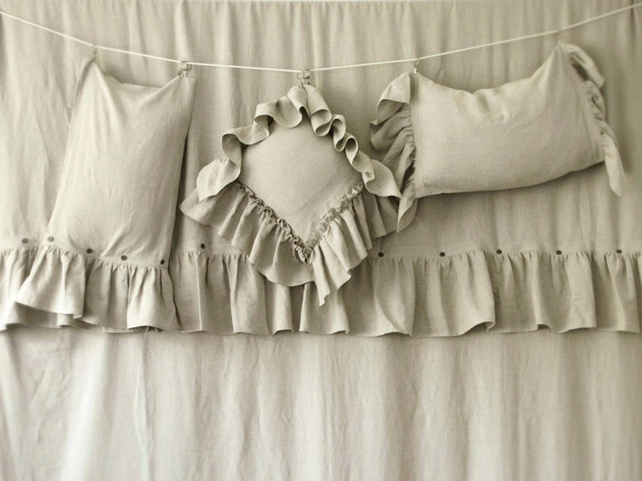 VINTAGE soft linen bedding and accessories , LOVELY HOME IDEA LOVELY HOME IDEA Classic style bedroom Textiles